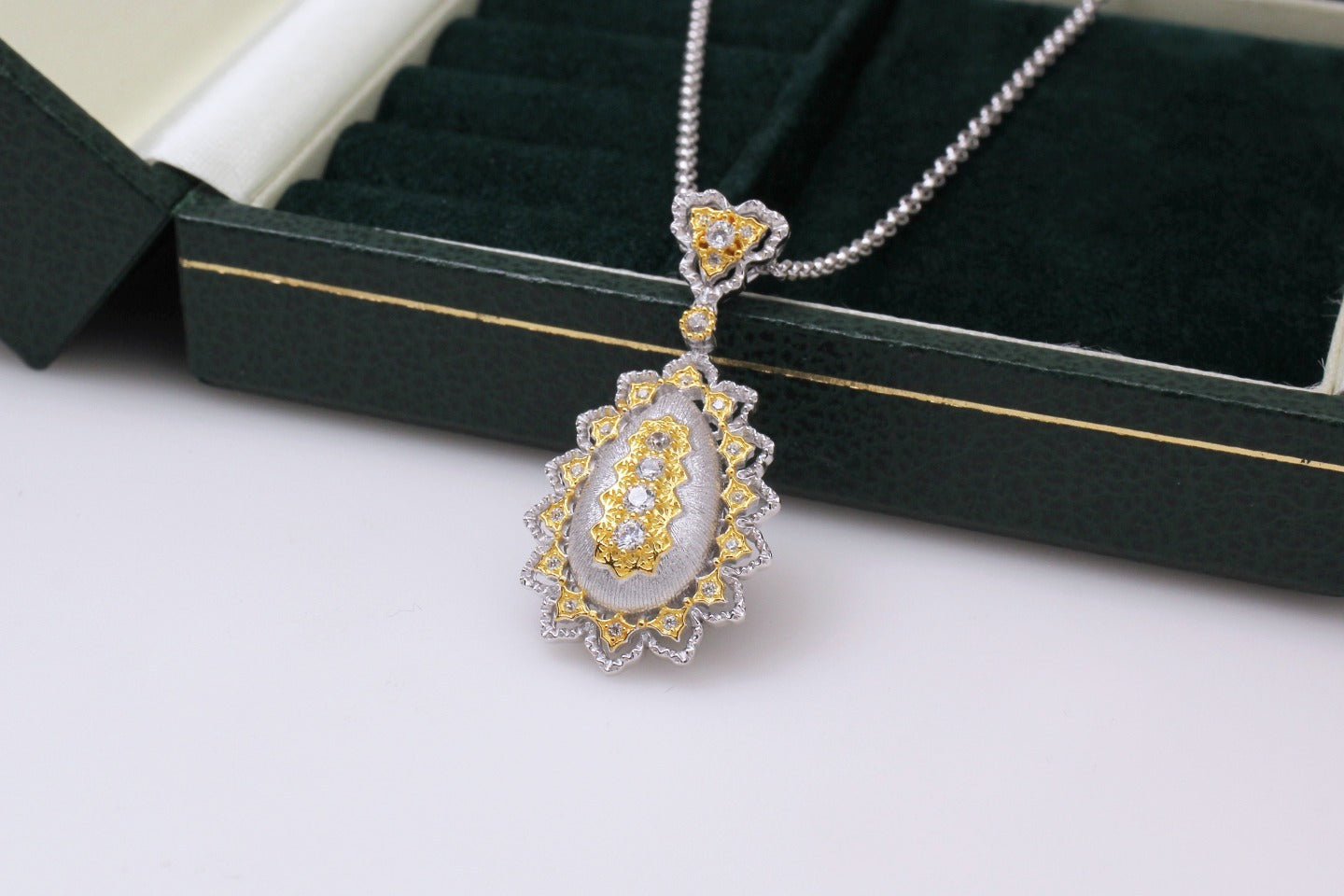 Light Luxury 925 Silver Snowflake Color Separation Pendant Necklace