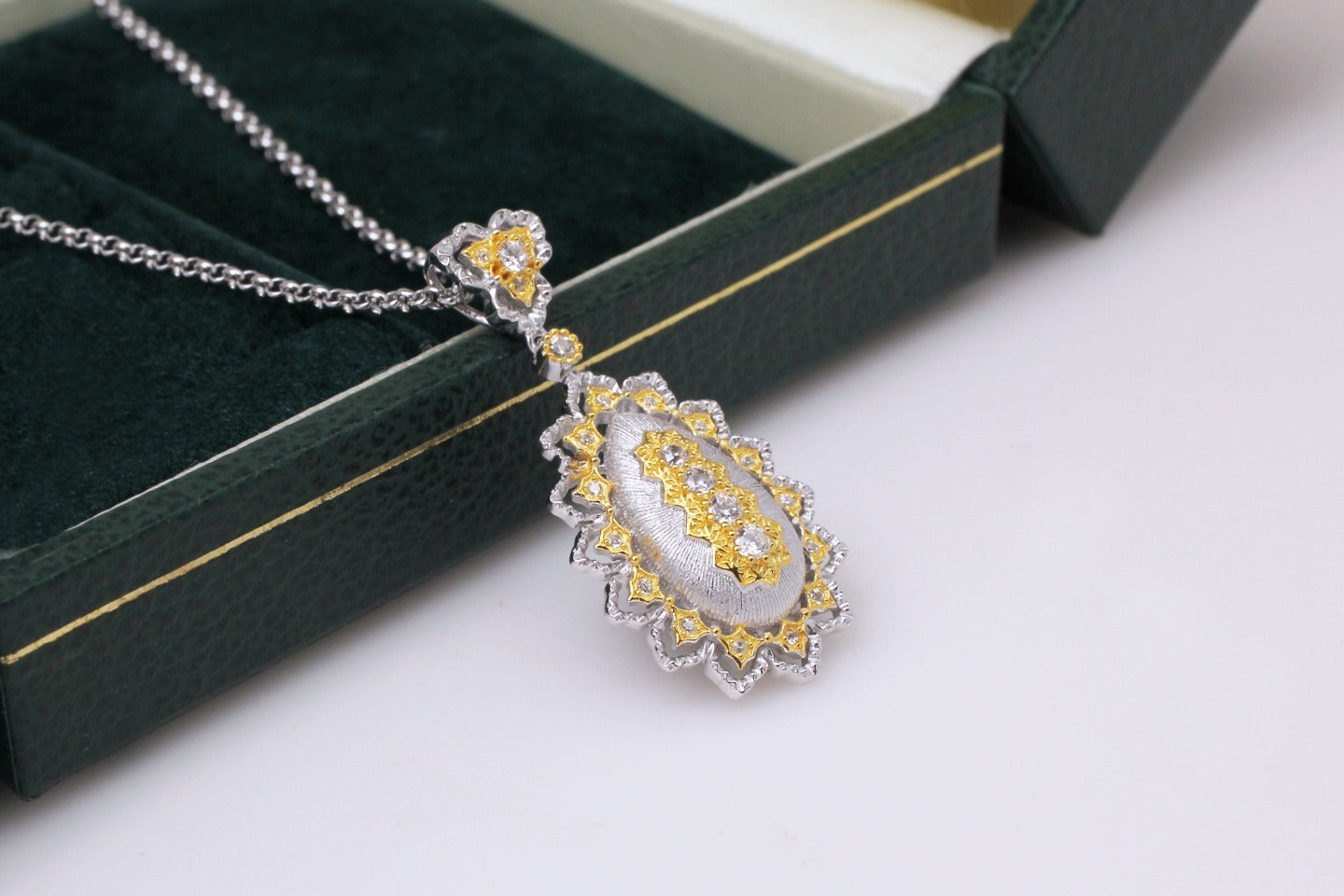 Light Luxury 925 Silver Snowflake Color Separation Pendant Necklace